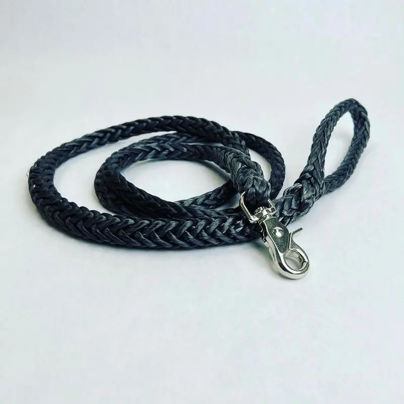 5-Foot Adjustable Dog Winch Leash For Secure Outdoor Control 1