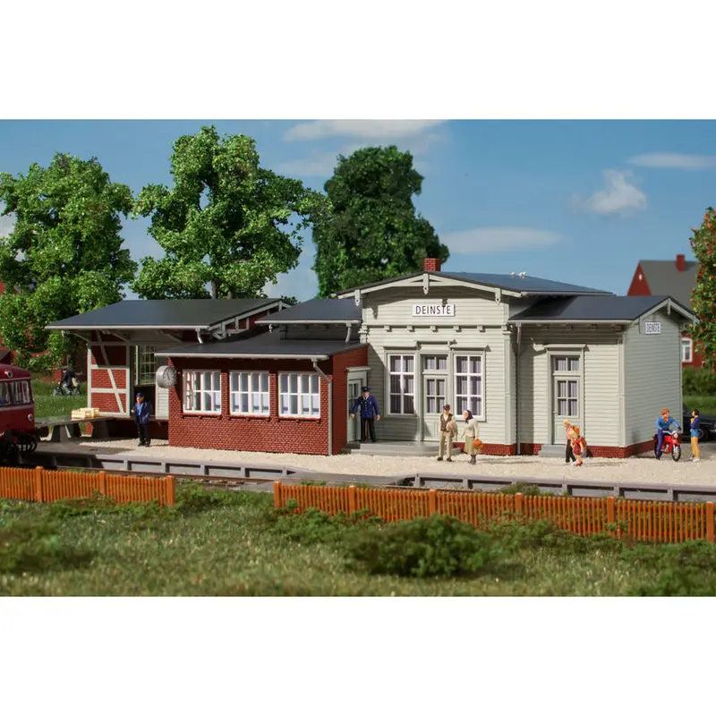 Deinste Railway Station Model (Ho Scale) 1