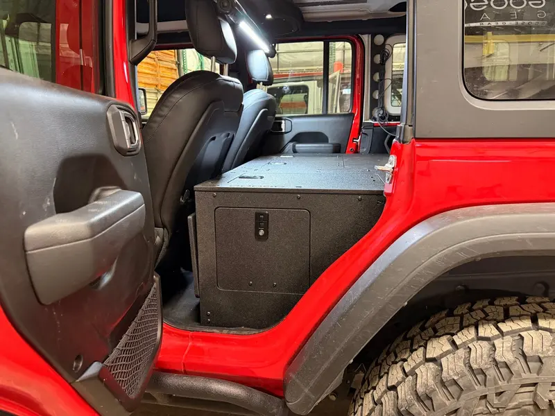 Jeep Wrangler Jlu (2024–Present) Explore Series: Second-Row Seat Delete Plate System – 10" Modular Kit 1